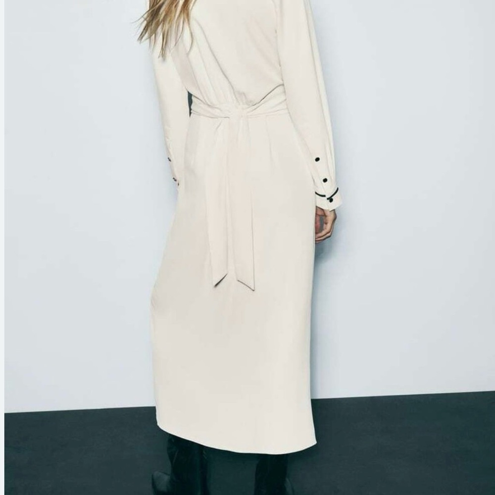 Zara Cream Garment with Black Accents - Picture 2 of 9
